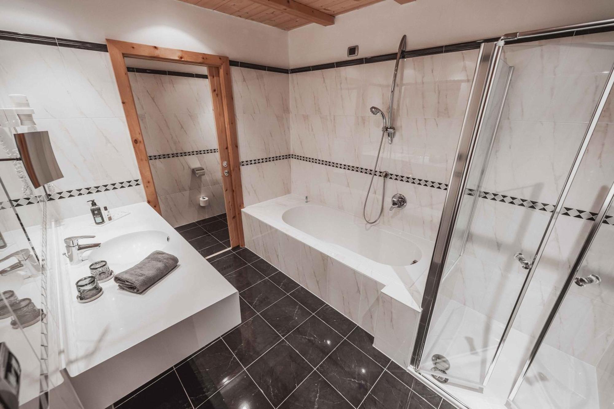 Hotel Continental Dolomites Сельва-ди-Валь-Гардена Экстерьер фото