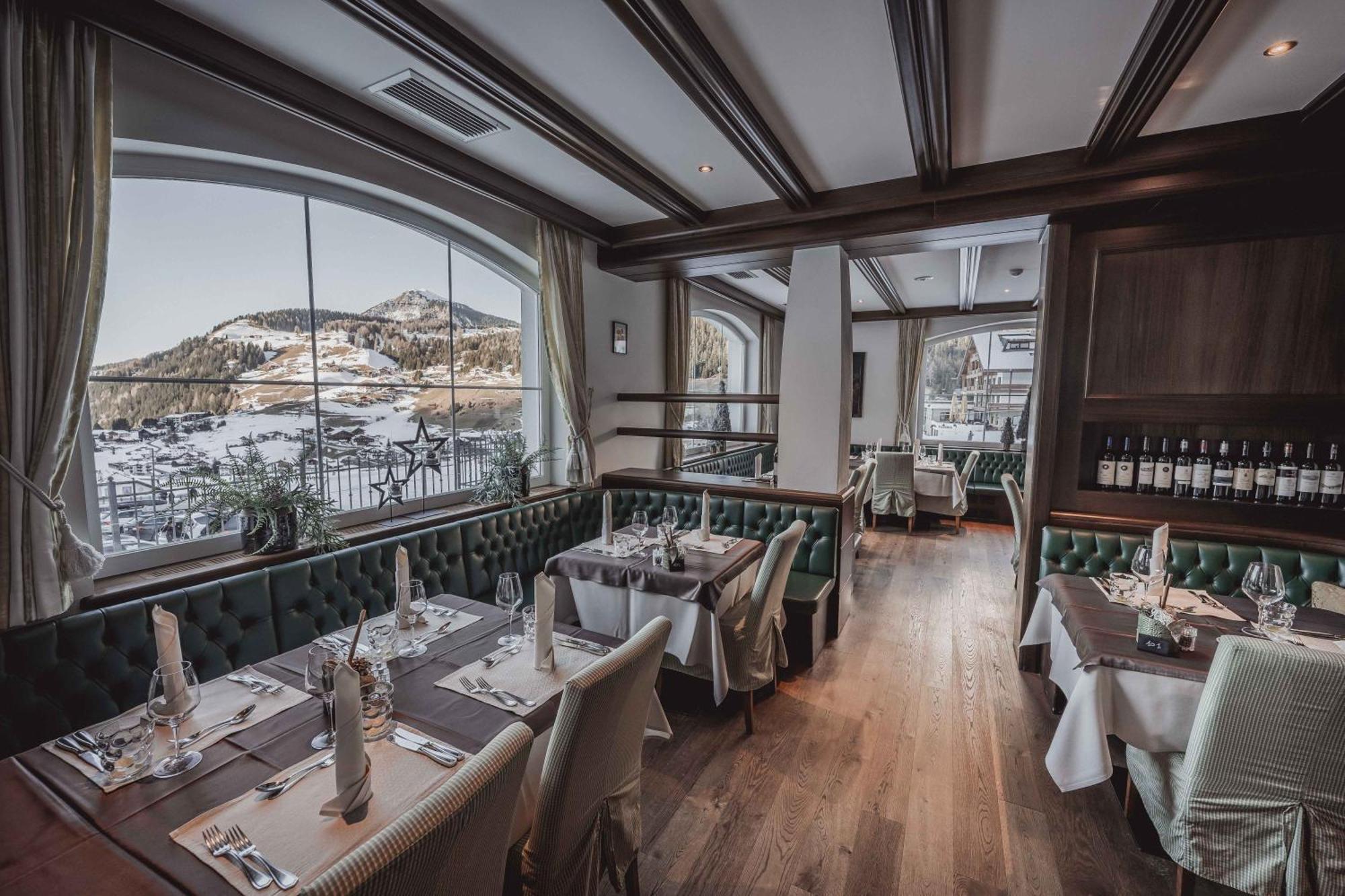Hotel Continental Dolomites Сельва-ди-Валь-Гардена Экстерьер фото