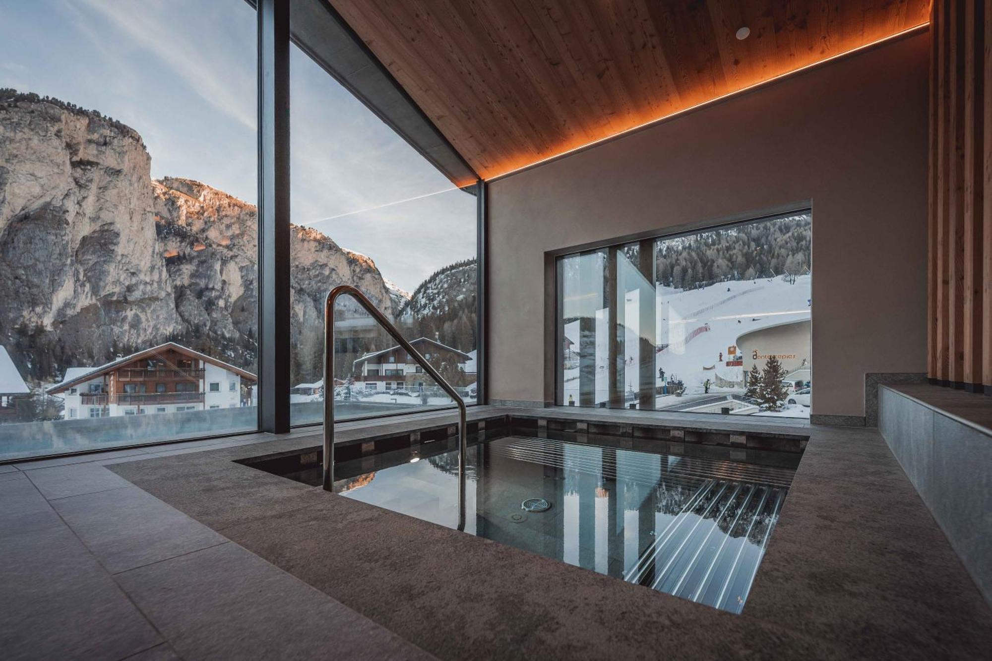 Hotel Continental Dolomites Сельва-ди-Валь-Гардена Экстерьер фото