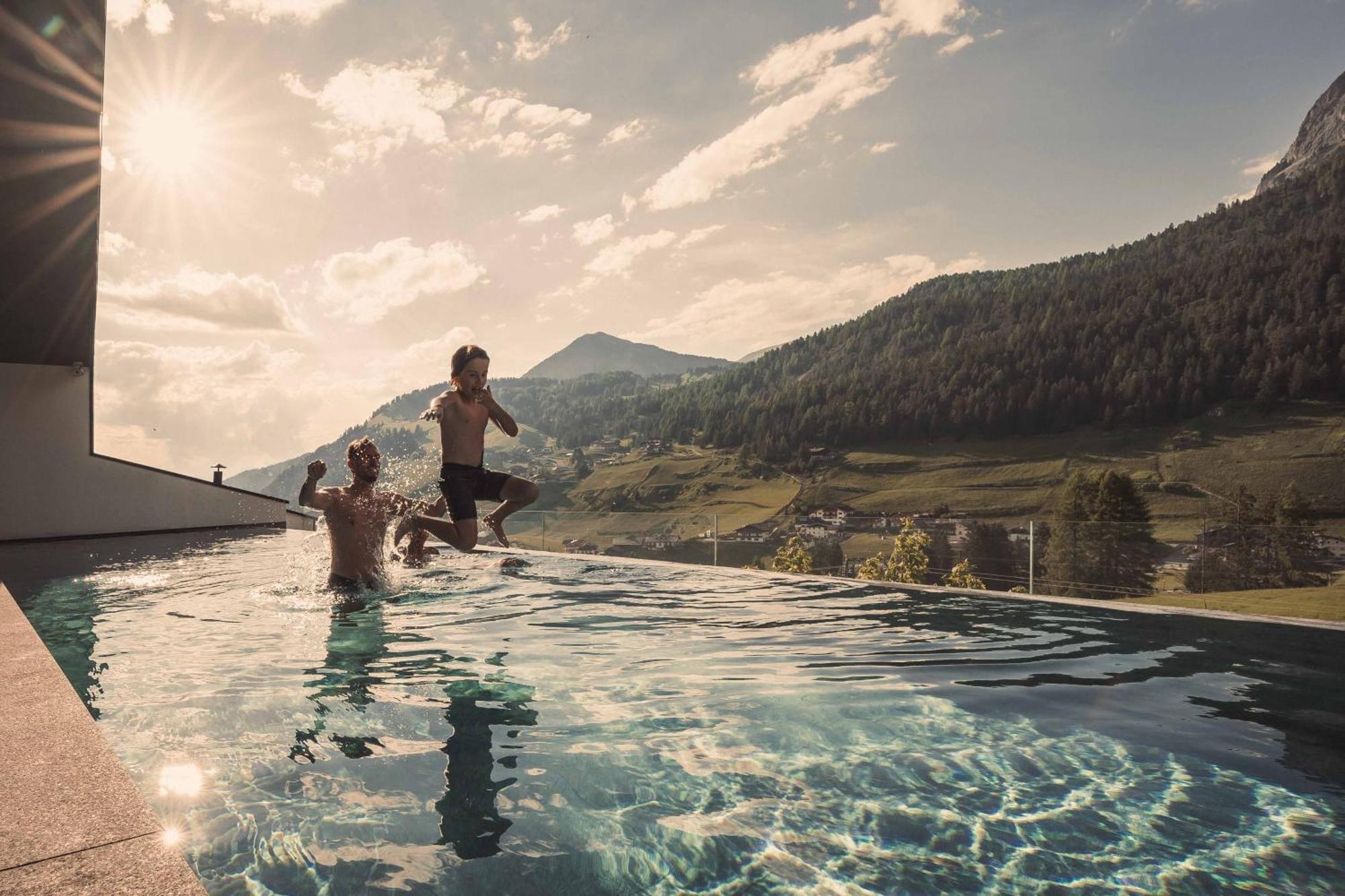 Hotel Continental Dolomites Сельва-ди-Валь-Гардена Экстерьер фото